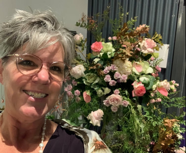 WHAT'S THE DIFFERENCE BETWEEN FLORAL DESIGN AND FINE ART FLORAL PAINTINGS?